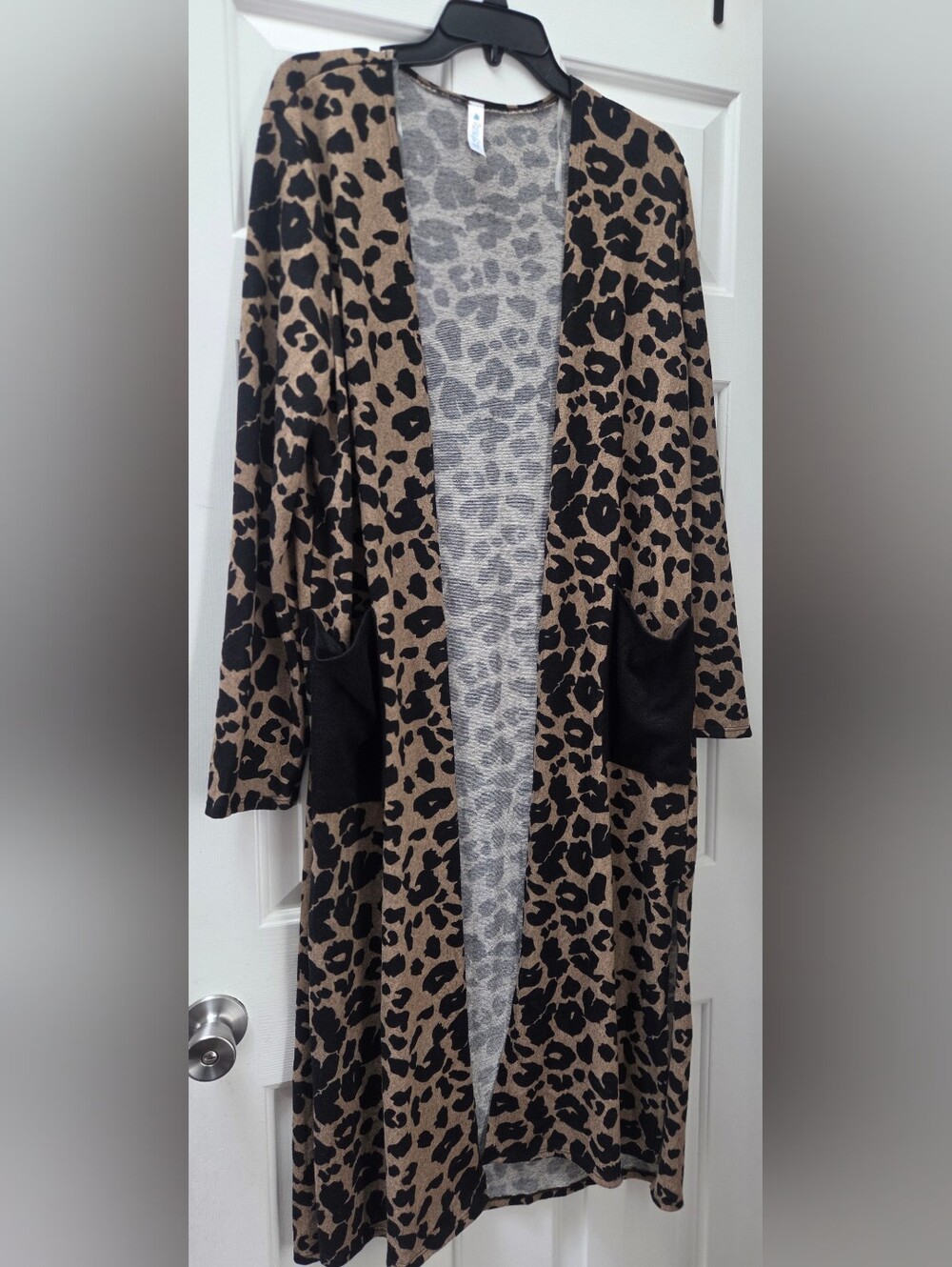 Paisley Grace Boutique Gray Leopard Animal Print Stretch Knit Top - Size Large